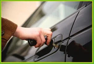 Chevy Chase Locksmith Service Chevy Chase, MD 301-723-7075 - 13-car-unlock